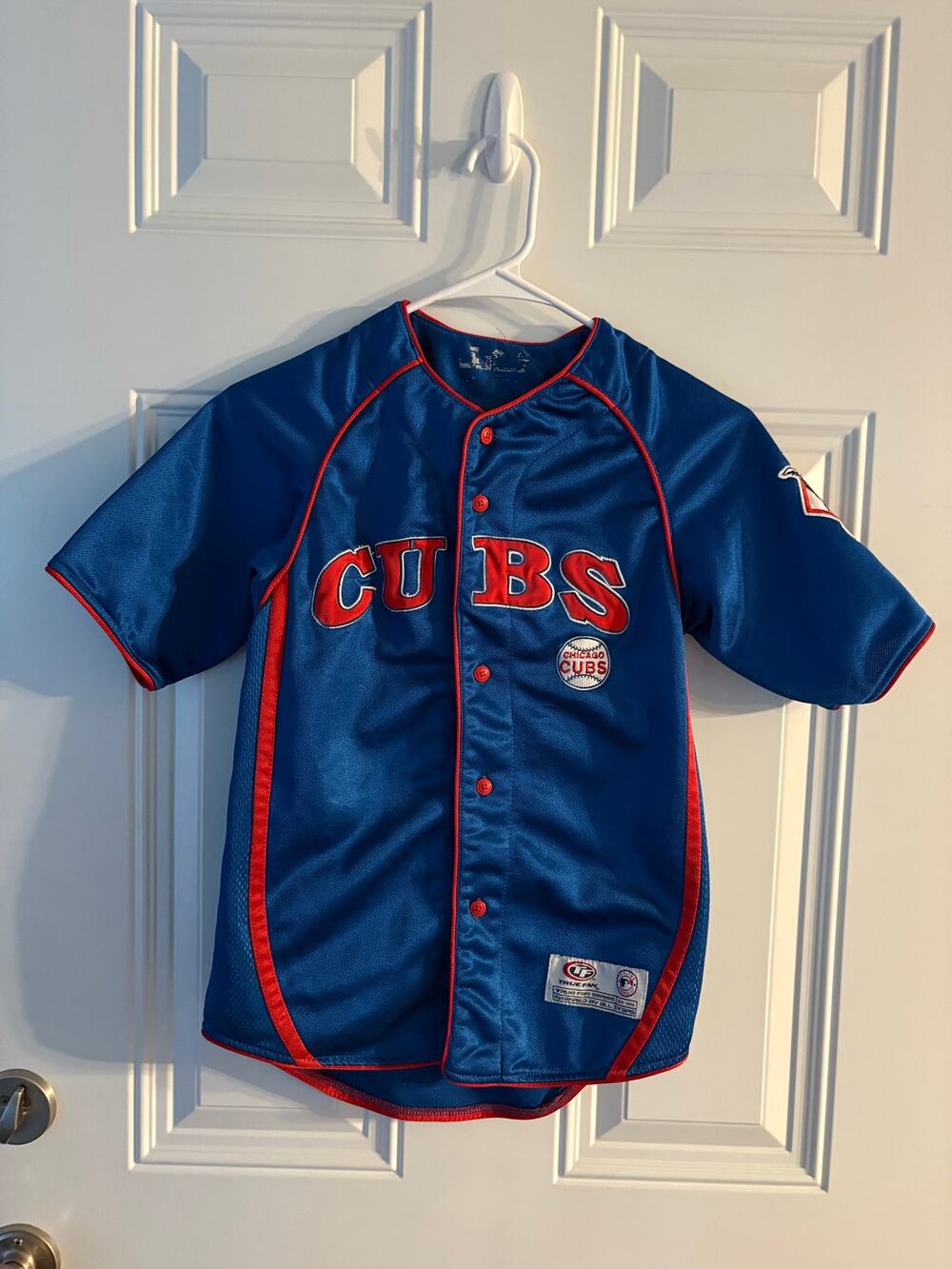 Women’s size small/P or youth XL Chicago Cubs jersey